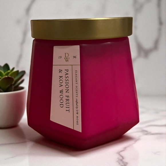 DW Home Passion Fruit & Koa Wood Candle | Elegant Scents Collection | 13.2 oz - Picture 1 of 1